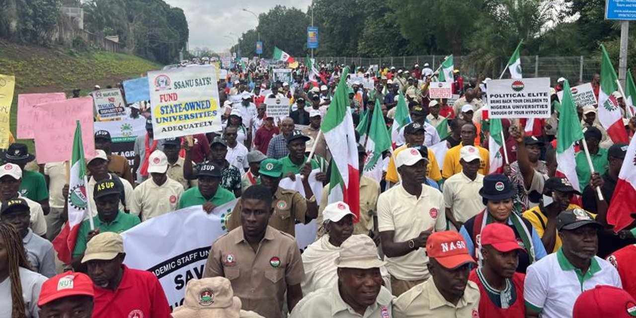 Nijerya'da Süresiz İşçi Grevi: Asgari Ücretle Bir Torba Pirinç Alınamıyor!