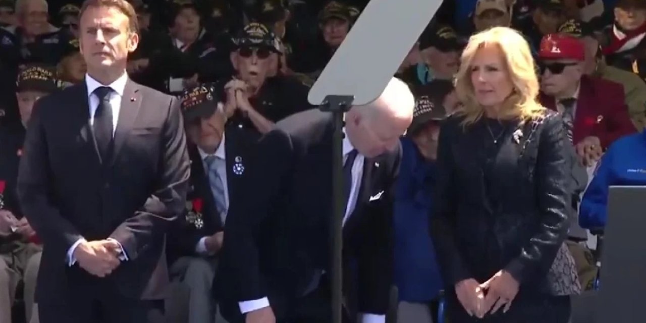 ABD Başkanı Biden Olmayan Sandalyeye Oturmaya Çalıştı