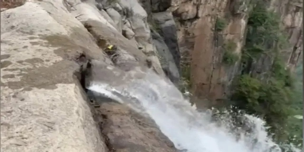 Çin'deki Kesintisiz Şelaleye Borudan Su Verildiği Ortaya Çıktı