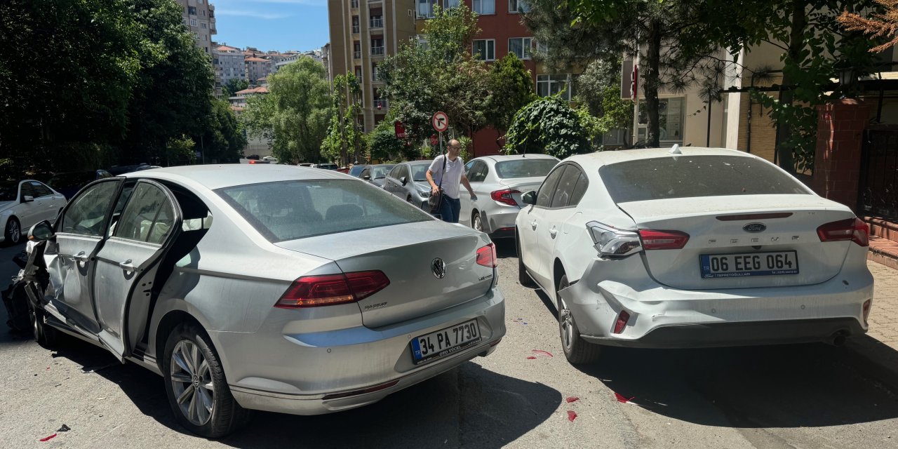 Alkollü Sürücü Kadıköy'ü Birbirine Kattı! 3 Araç Perte Çıktı