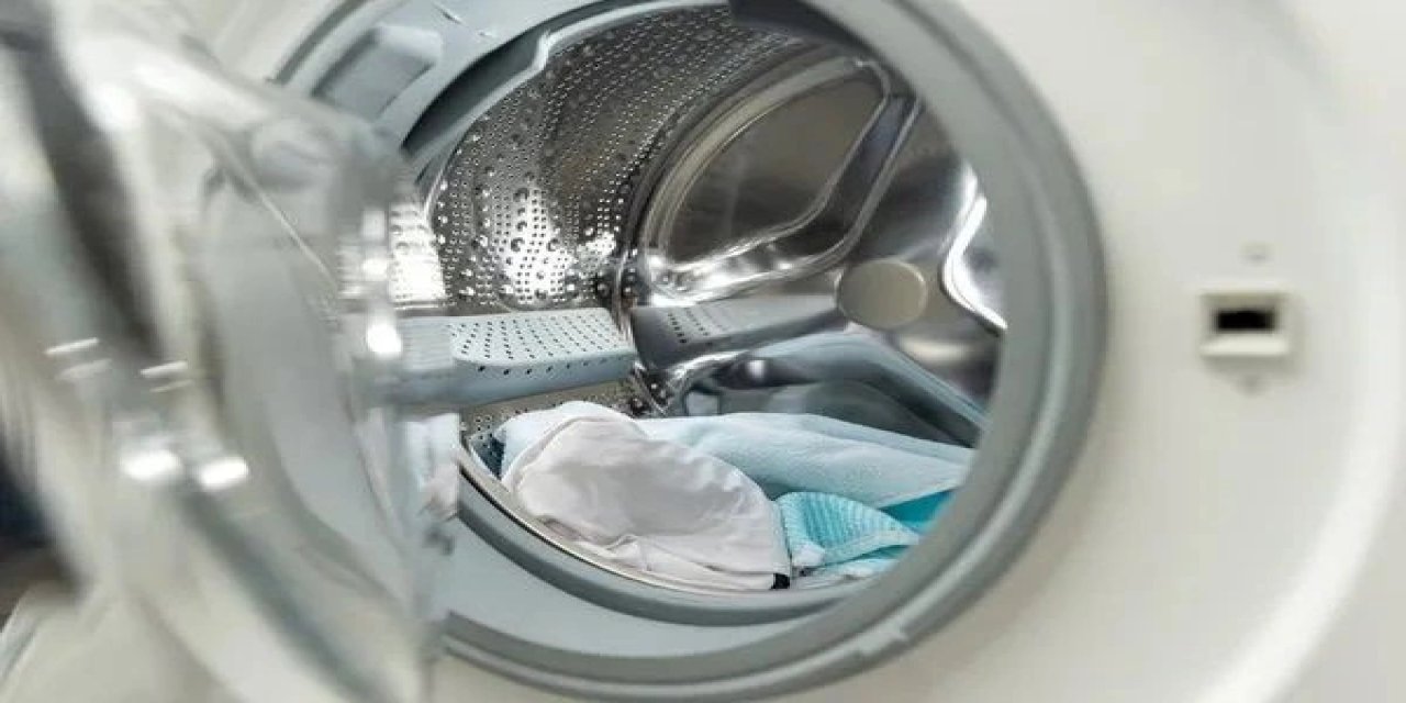 Çamaşır Makinesinde Renkler Karıştı mı? Tek Malzemeyle Eski Haline Döndürün!