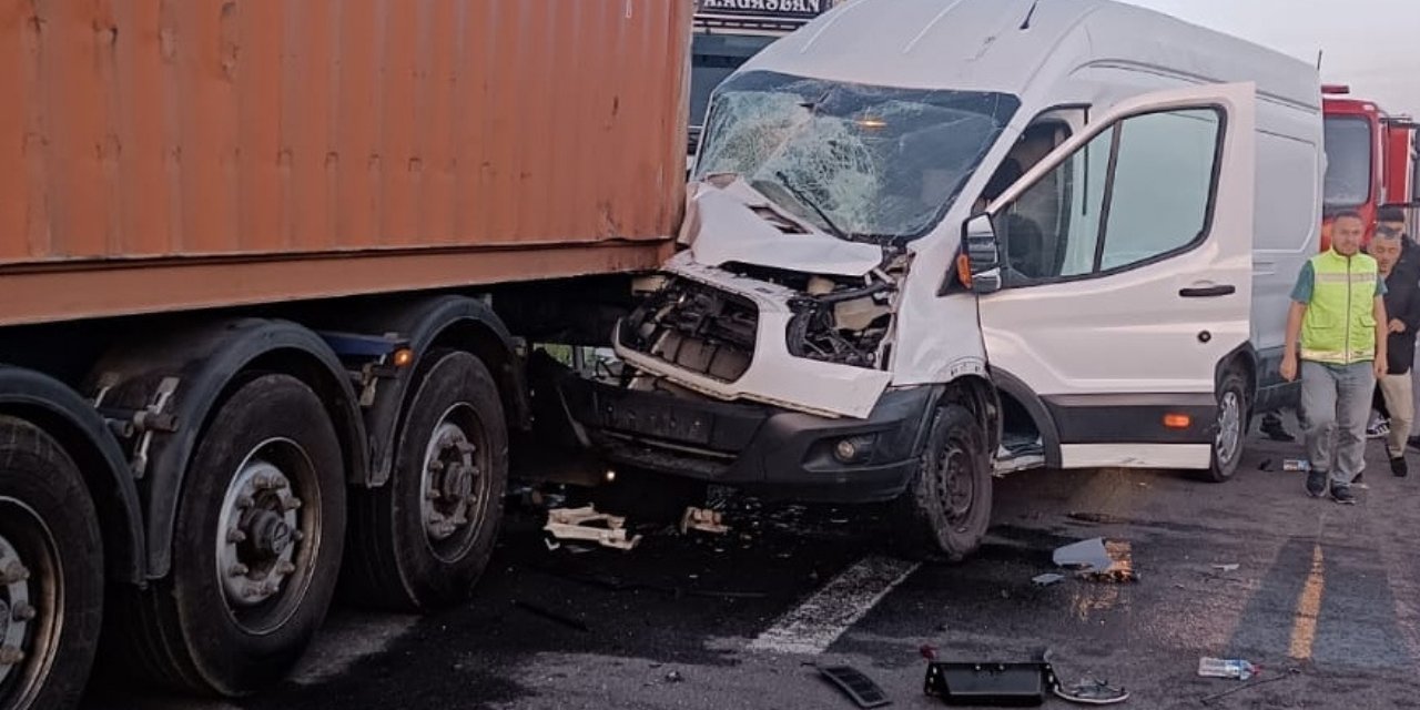 Anadolu Otoyolu'nda 4 Araç Birbirine Girdi! 1 Yaralı