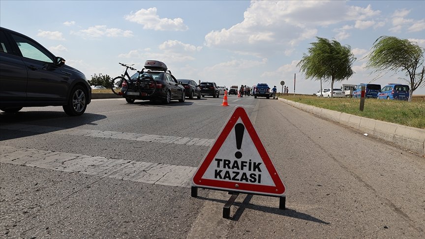 Kayseri'de Otomobil Devrildi: 1 Ölü, 4 Yaralı!