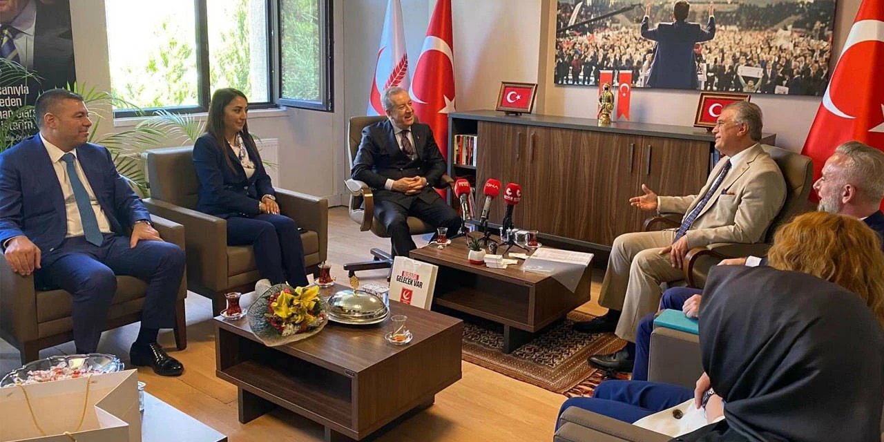 YRP'nin MHP'ye Bayram Ziyaretinde İlginç Diyalog: "Devlet Bey Evlenseydi...