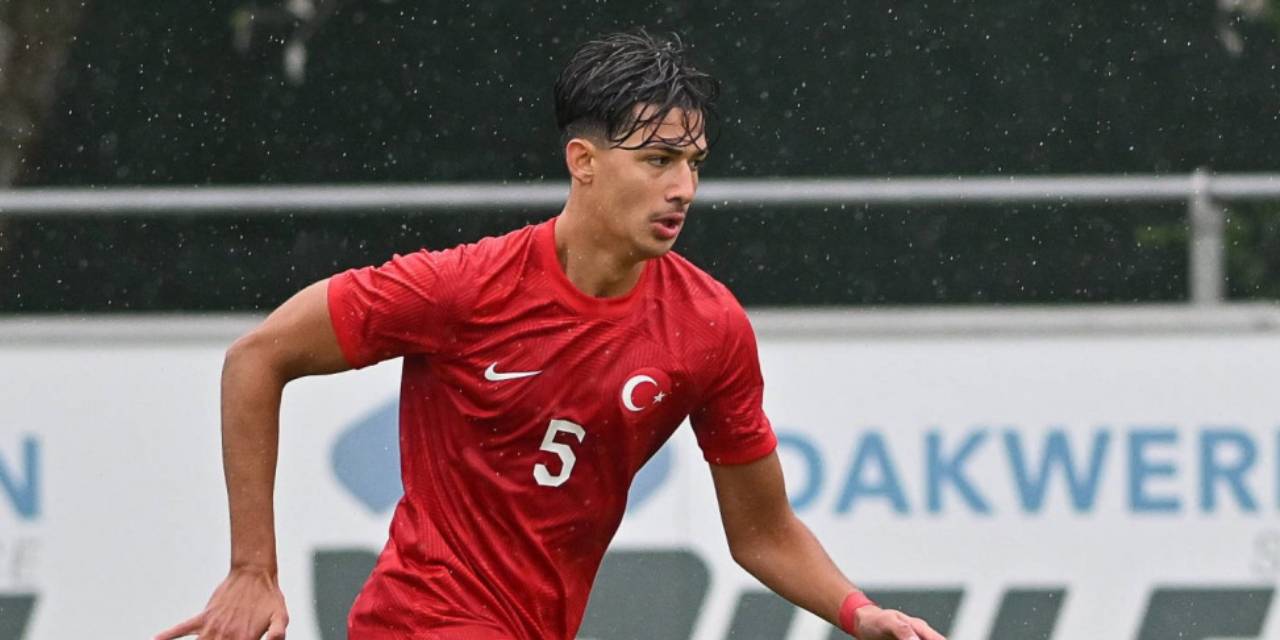 16 Yaşındaki Türk Futbolcu PSV'ye İmza Attı