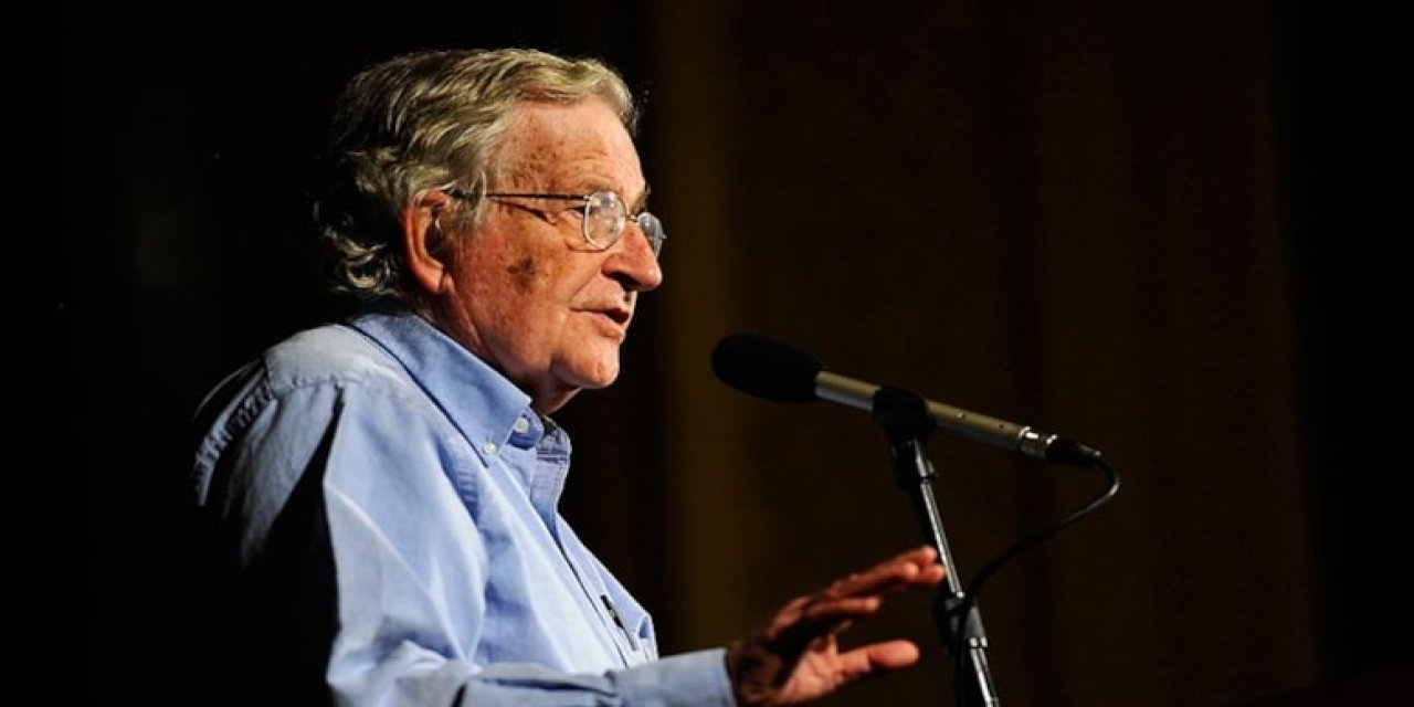 Chomsky Hayatını Kaybetti: Sosyal Medya Sallandı!