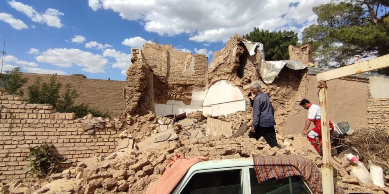 İran'da Deprem! Ölü ve Çok Sayıda Yaralı Var