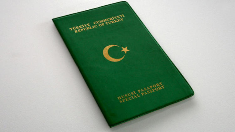 Çavuşoğlu'ndan yeşil pasaport açıklaması