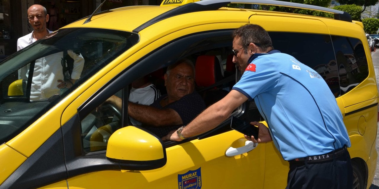 Halk Otobüsleri Ve Taksiler Denetlendi