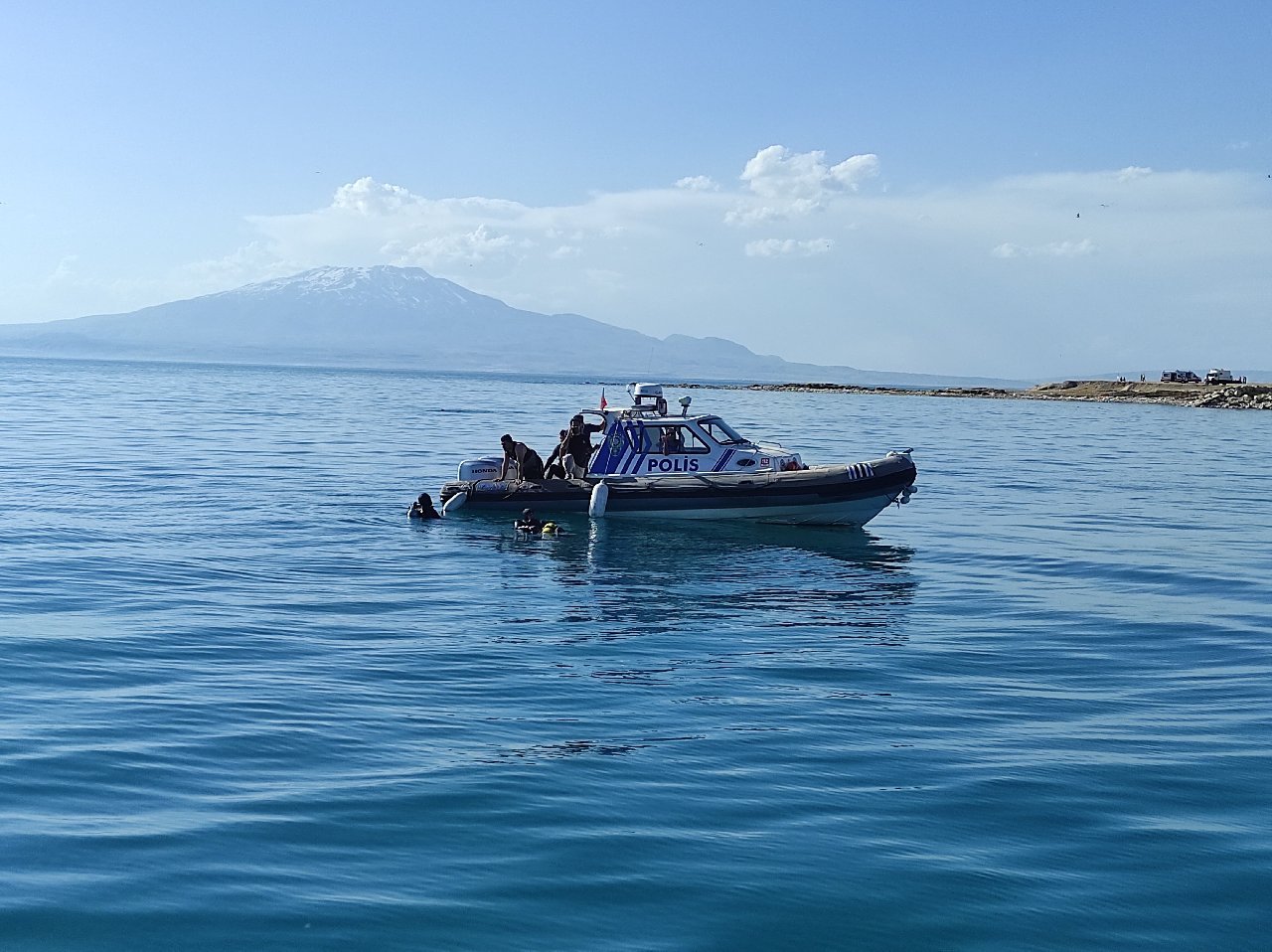 Van Gölü'ne Giren Kişi Hala Bulunamıyor