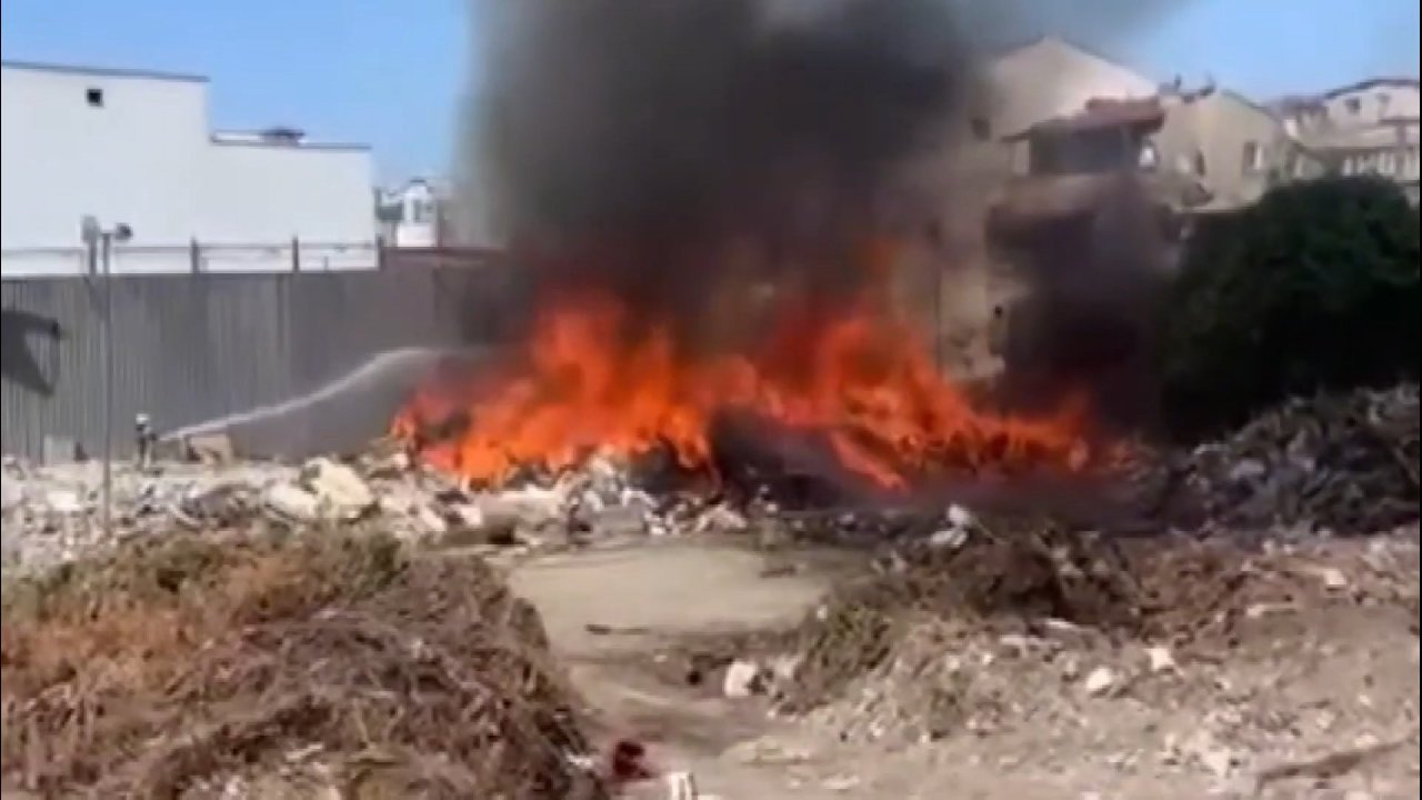 Fatih Belediye'sine Ait Geri Dönüşüm Merkezi'nde Yangın Çıktı!