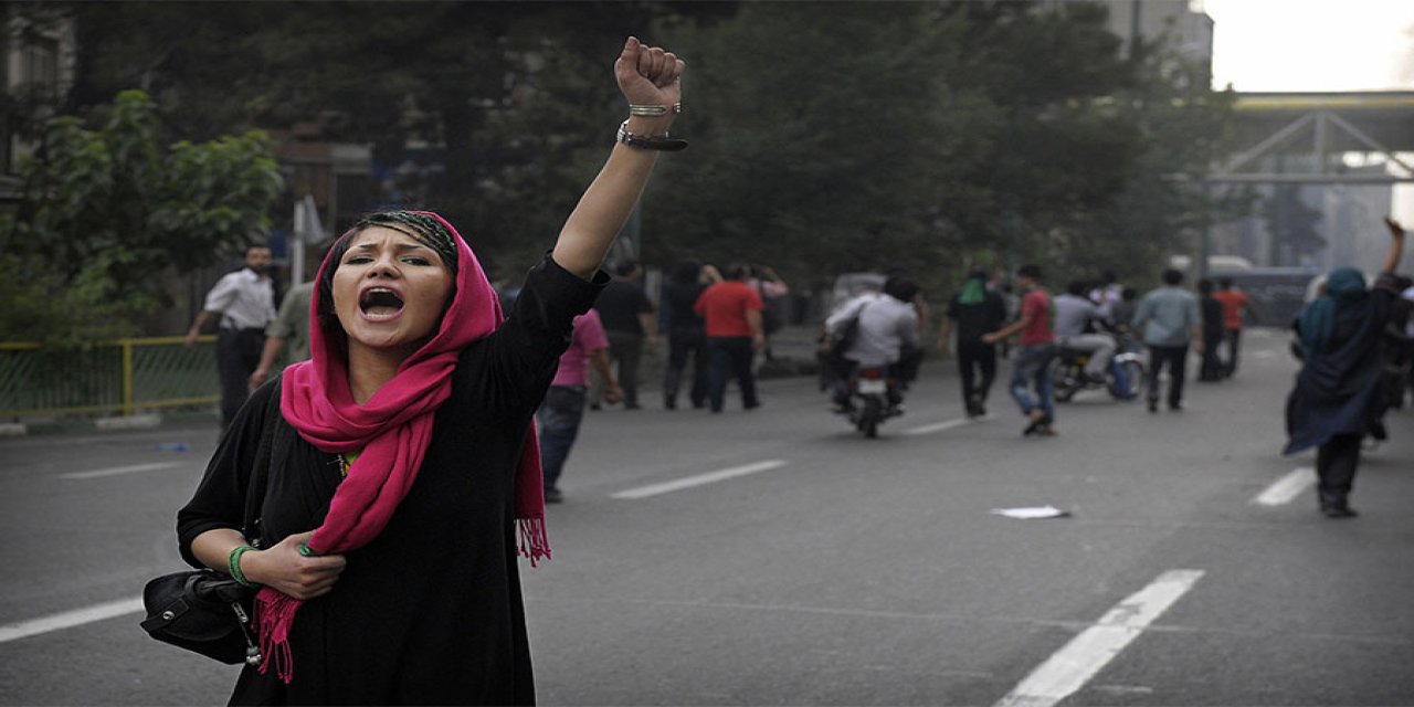 İran'ın Tek Reformist Adayı: "Kadınlara Zorla Başörtüsü Taktıramayız"
