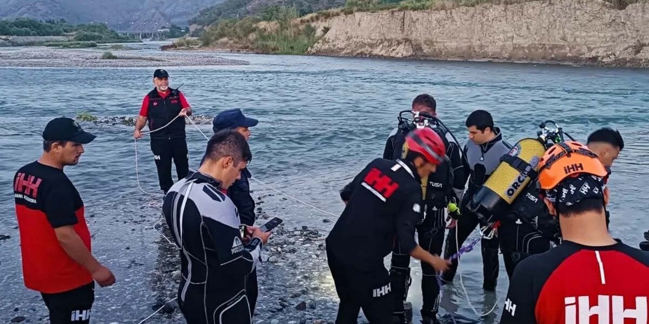 Dengesini Kaybedip Düştüğü Çaydan Cesedi Çıkarıldı!