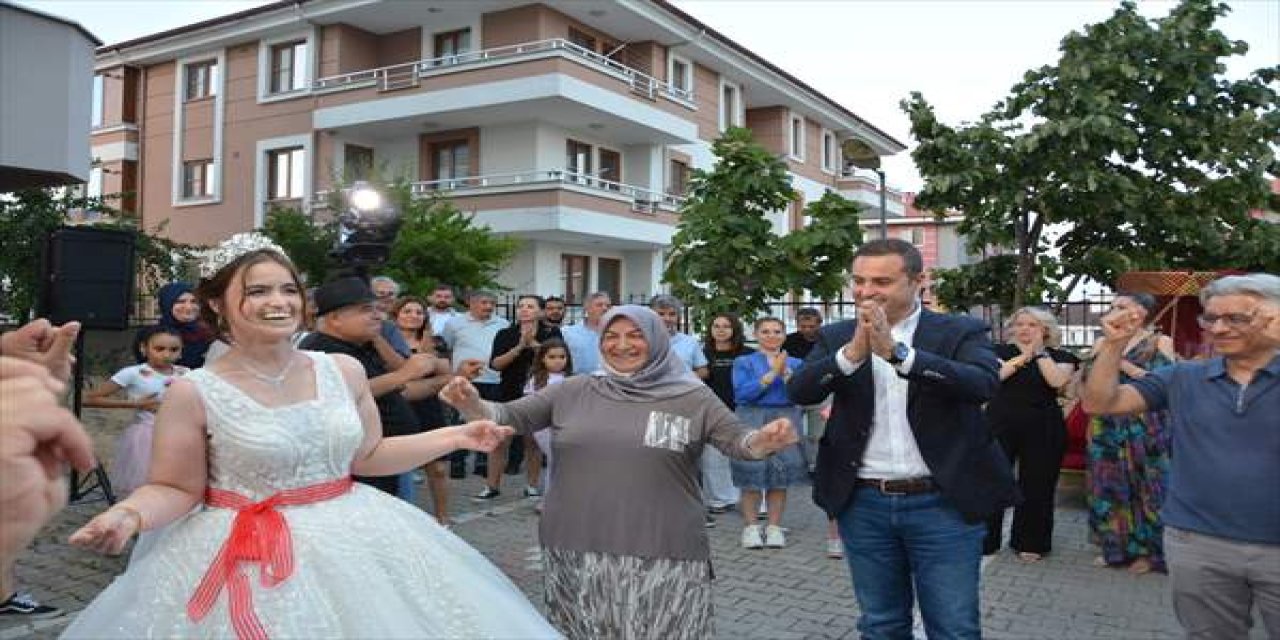 Babasının Hayali  Gerçekleşti:  Aile , Engelli Kızları Tuğçe'yi Damatsız Düğünle Mutlu Etti!