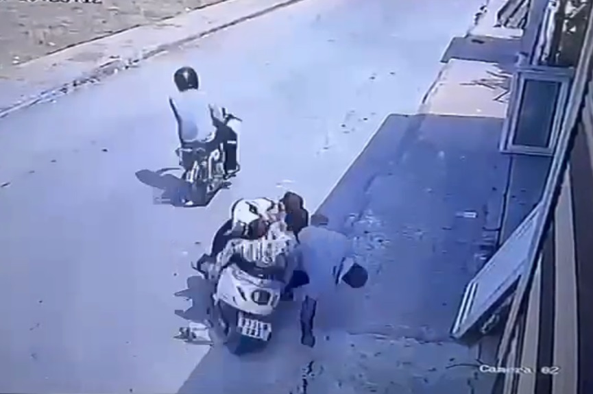 Motosikletli Saldırgan Dehşeti! Torunlarının Önünde Vurdular