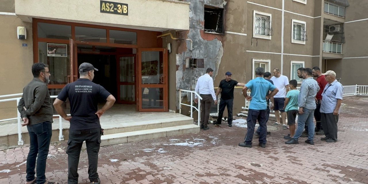 11 Katlı Apartmanda Korku Dolu Anlar: Doğal Gaz Kutusu Alev Aldı!