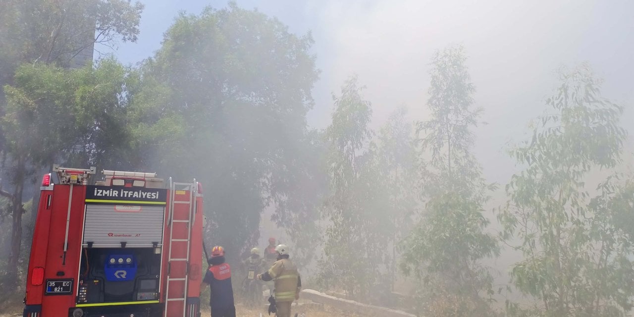 İzmir'de Geri Dönüşüm Tesisinde Yangın Başladı!