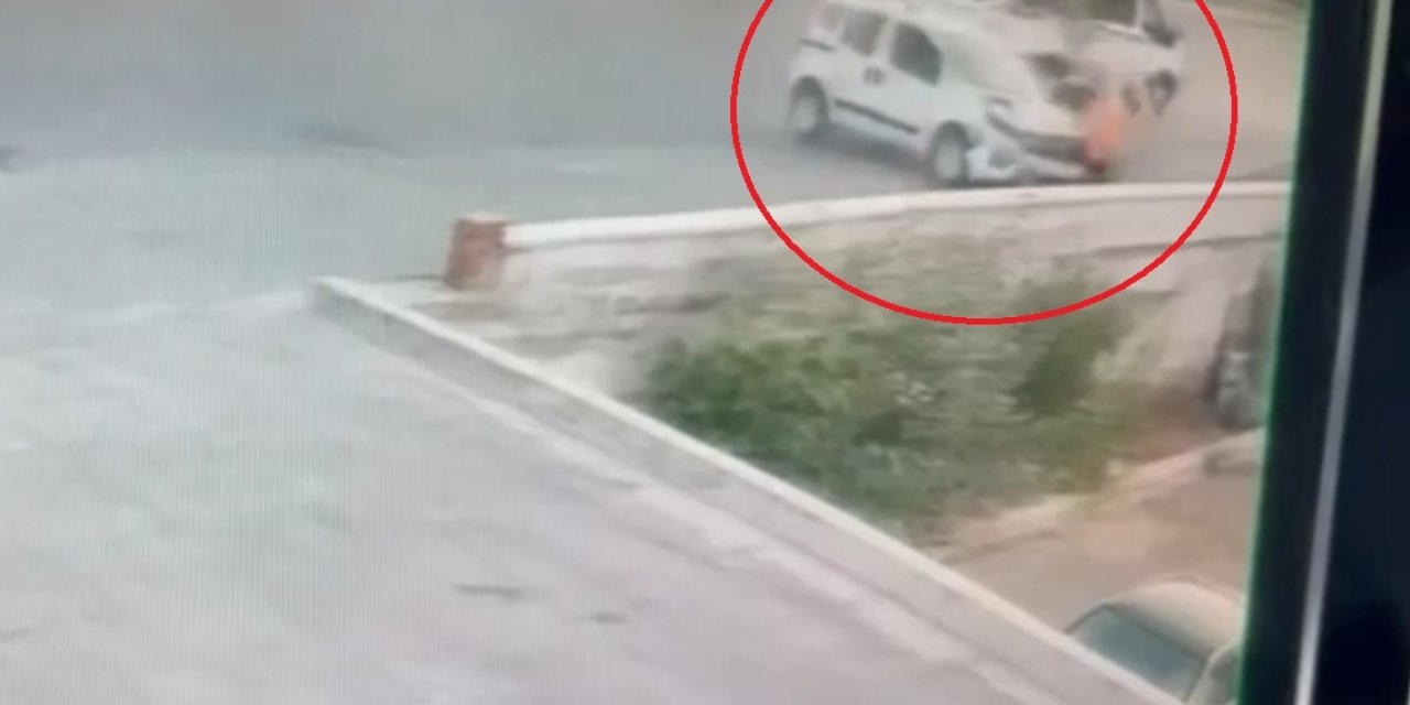 Önce Minibüse Sonra Kaldırımdaki Kadına Çarptı!