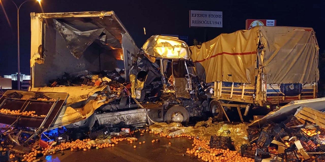 Afyonkarahisar'da Dehşet Kaza! Otobüs ve Tır Birbirine Girdi