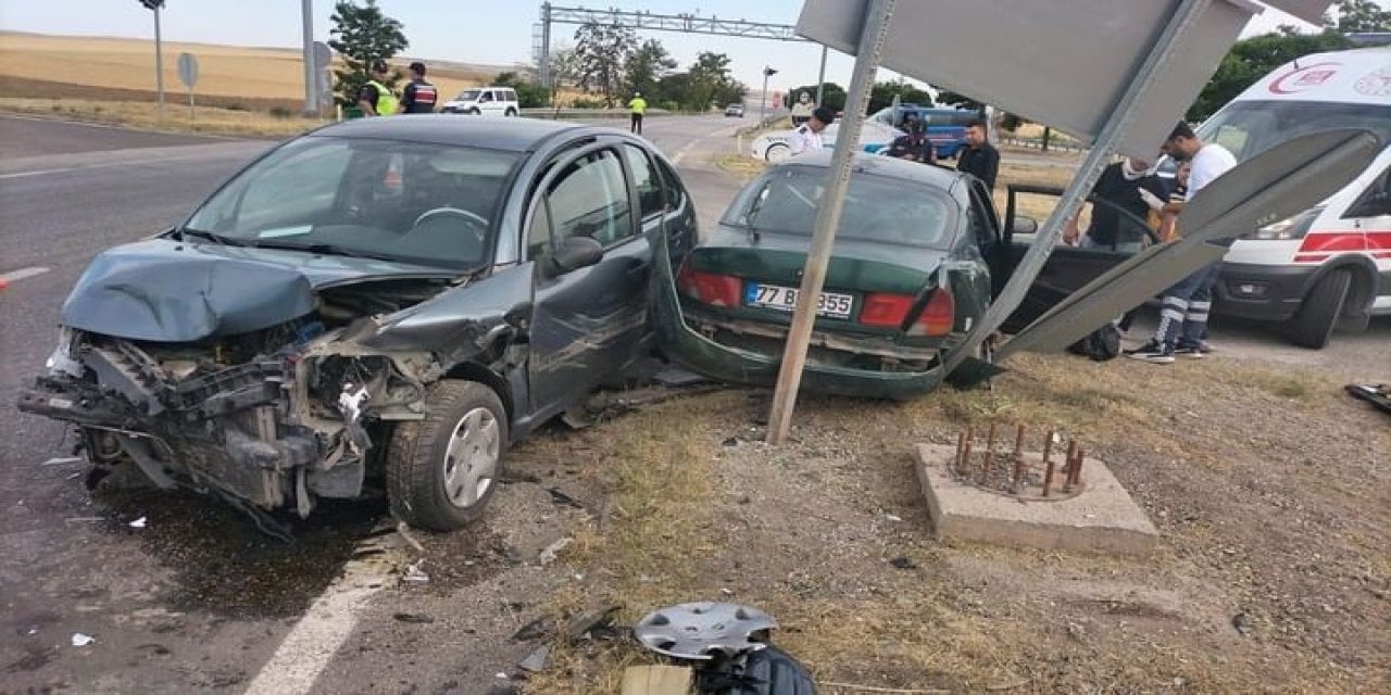 Çankırı'da Otomobiller Çarpıştı: 4'ü Çocuk 8 Yaralı