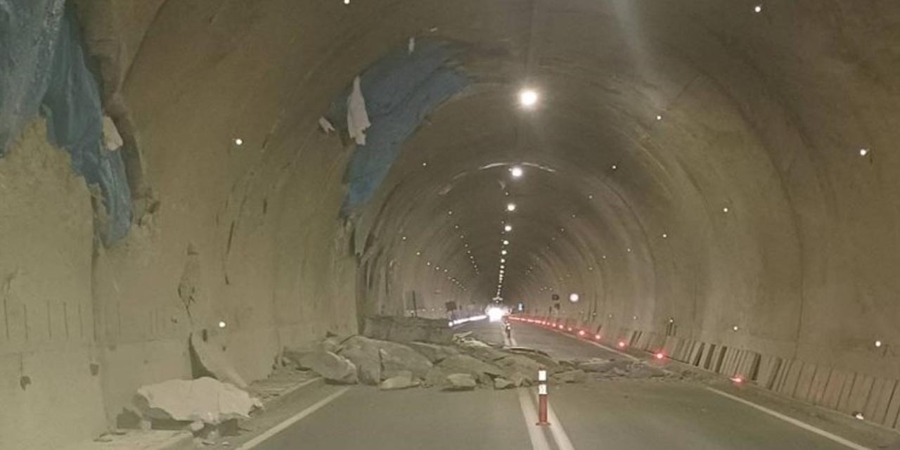 Artvin- Yusufeli Karayolu'nda Tünel Çöktü