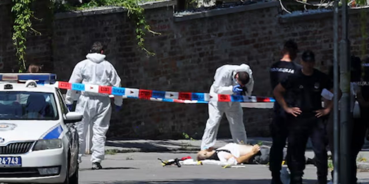 Belgrad'da İsrail Büyükelçiliğine Okla Saldıran Kişi Öldürüldü
