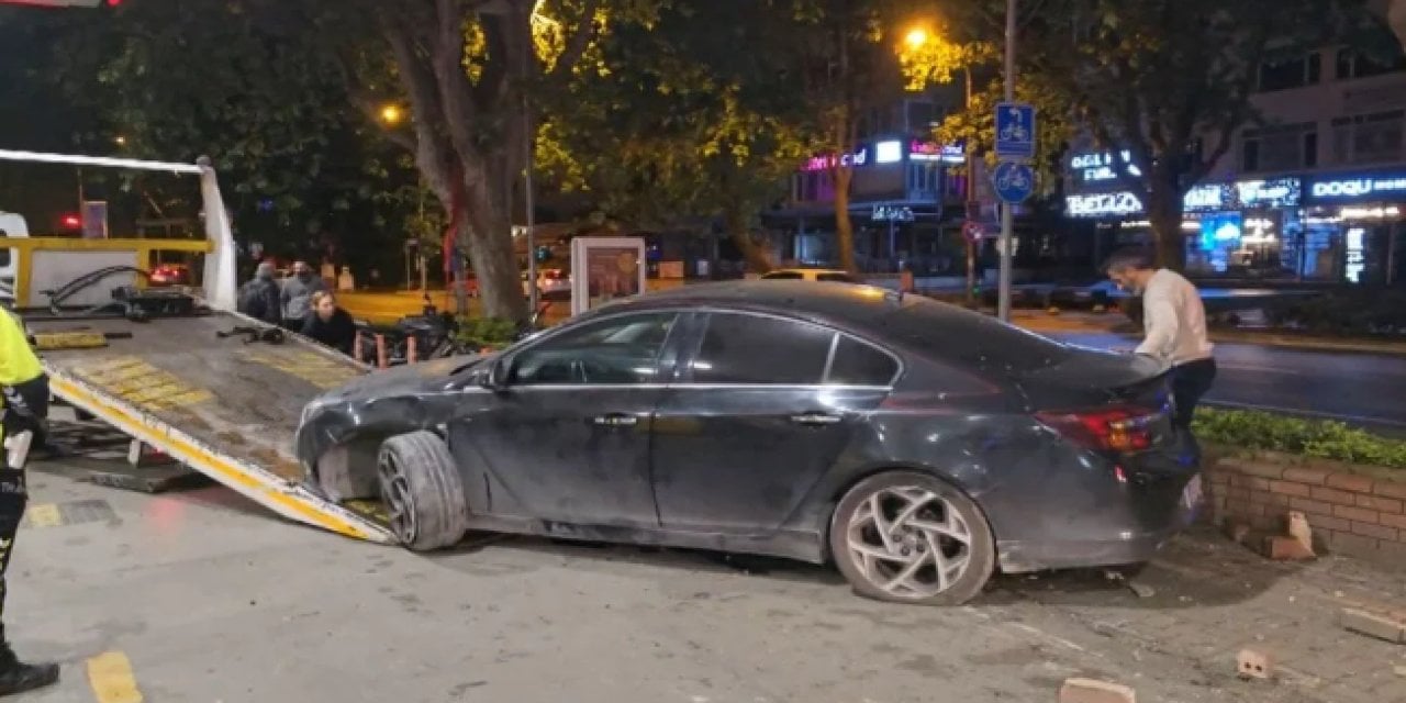 Kontrolünü Kaybeden Otomobil Gece Klubüne Girdi