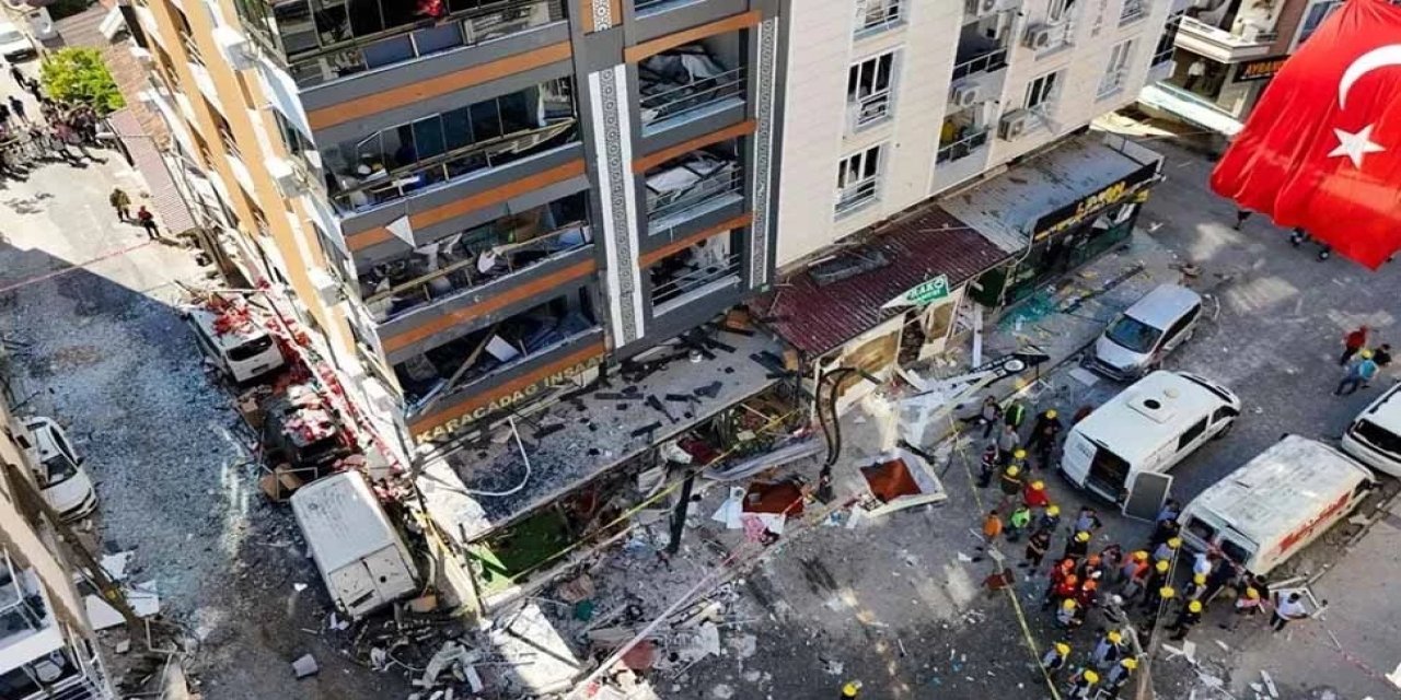 İzmir'de 5 Kişinin Ölümüne Neden Olan Patlamanın Zararı Tespit Edilmeye Başladı