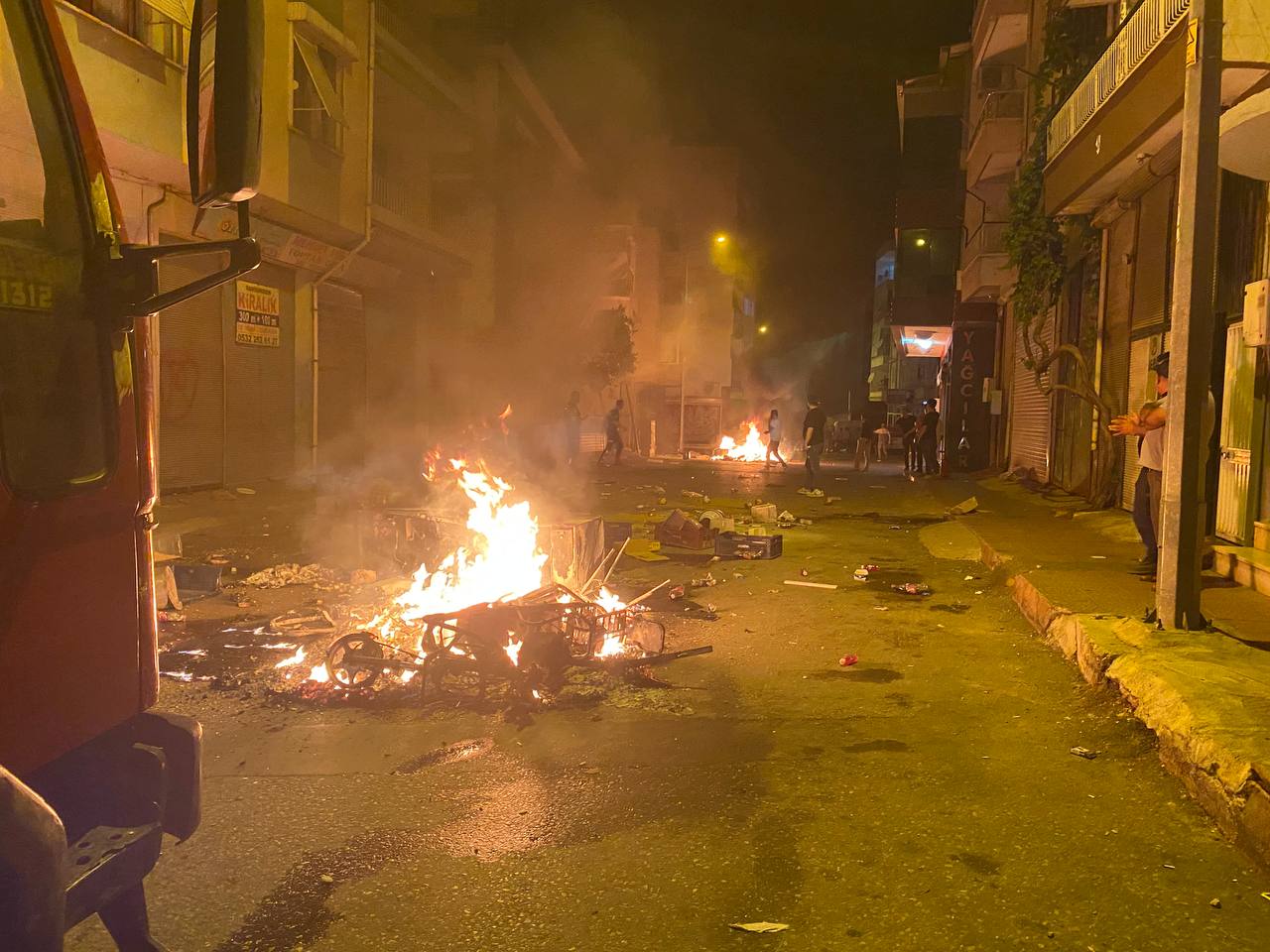 Antalya'da Kayseri Gerginliği! Öfkeli Kalabalık Yakıp Yıktı