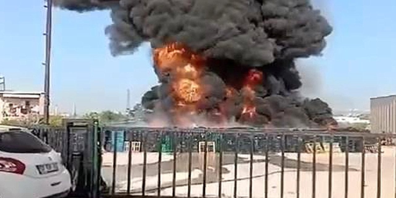 Antalya'da Fabrika Yangını! Dumanlar Göğü Kapladı