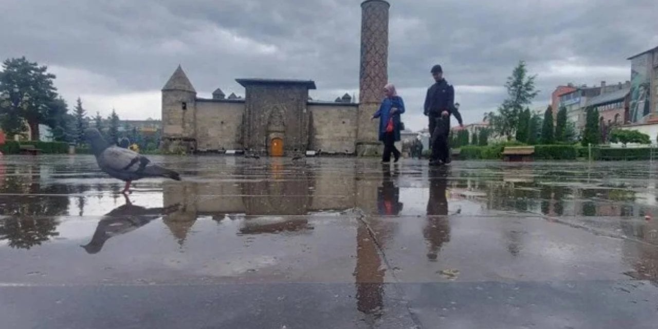 Erzurum’u Sağanak Vurdu: Sele Neden Oldu