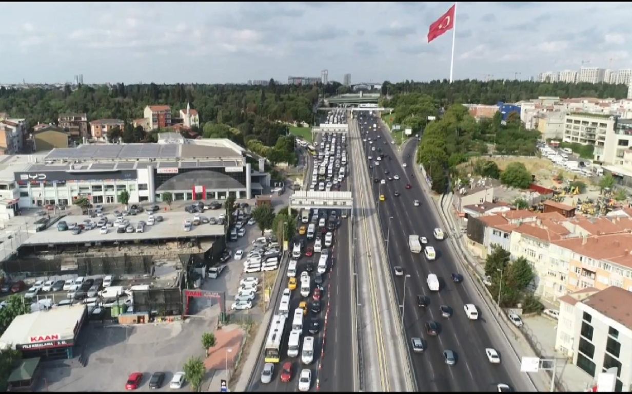 Haliç'teki Asfalt Çalışması Bugün İstanbul'u Kilitledi