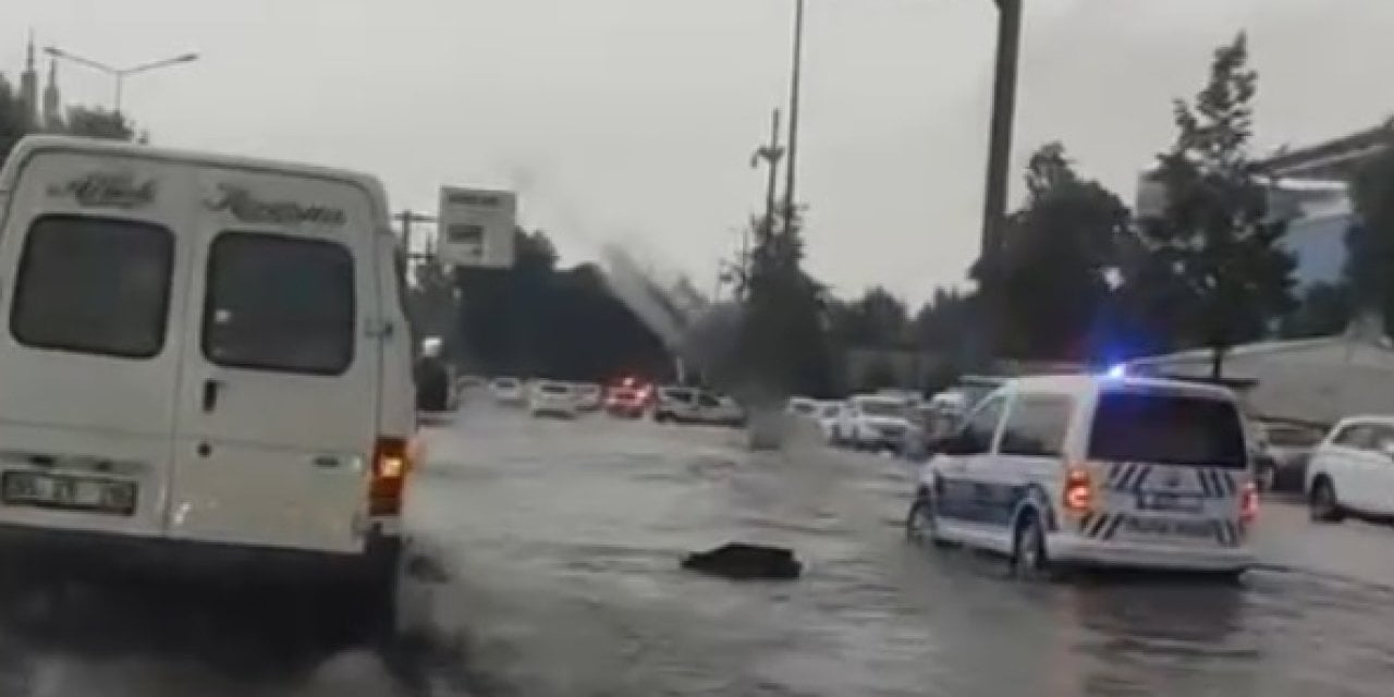 Bursa'da 30 Dakikada 100'den Fazla Şimşek Çaktı