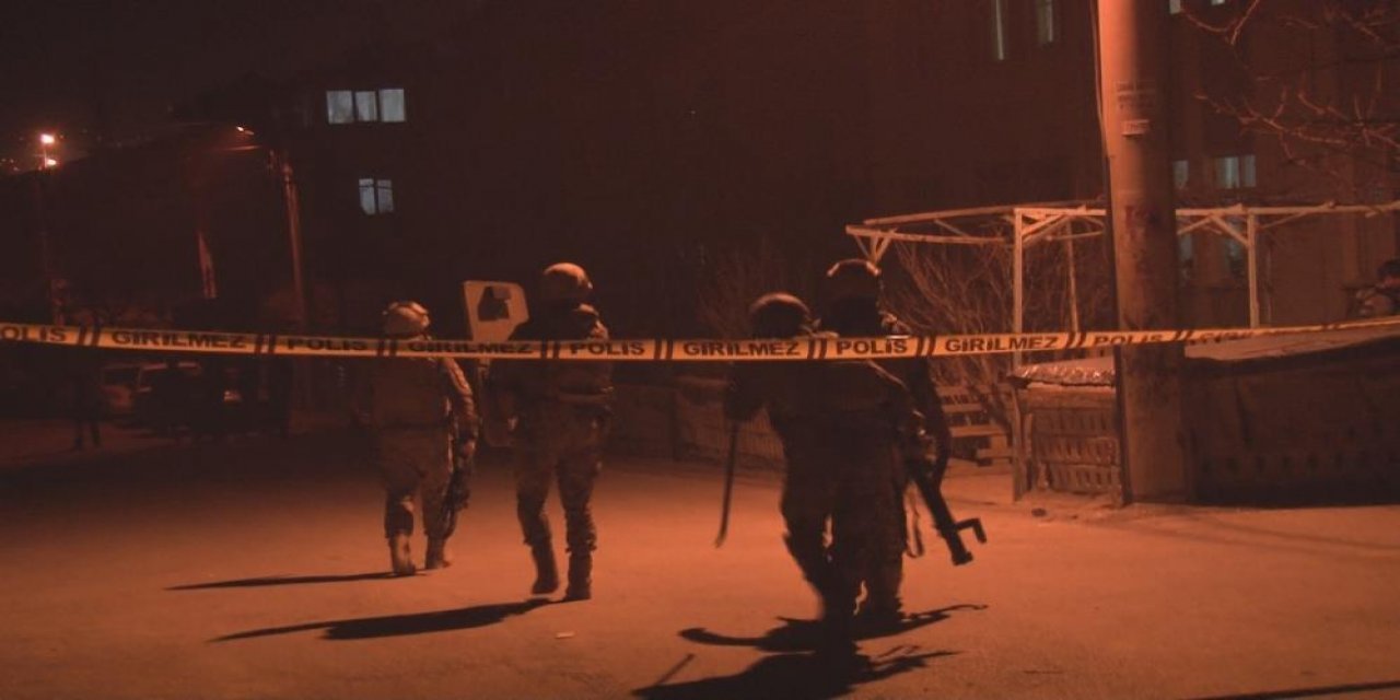Karakolun Önünde Tüfekle Dehşet Saçtı!