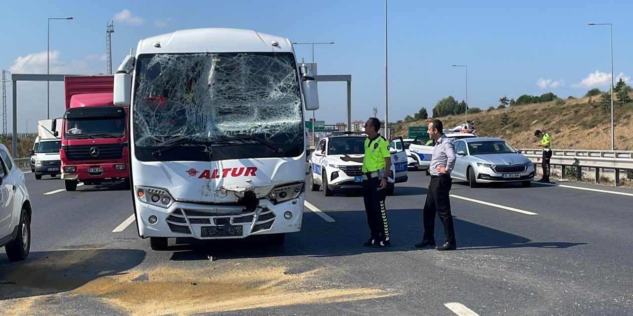 Başakşehir'de Kaza Oldu Trafik Kilitlendi!