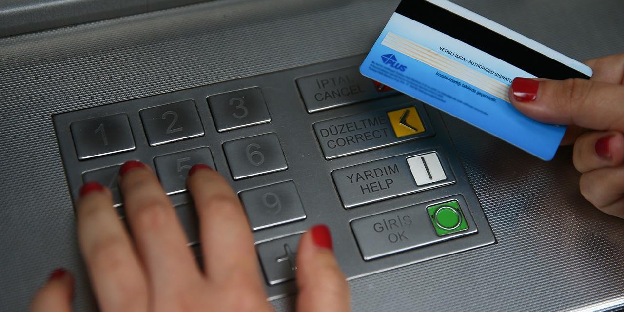 Bankalardan Yeni Düzenleme: ATM'de Bu İşlemi Yapanların Kartı İade Edilmeyecek