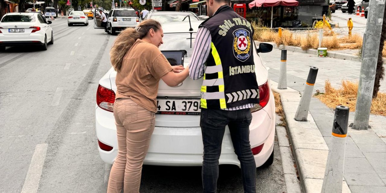 İstanbul'da ambulansa yol vermeyen sürücüye 6 bin 588 lira ceza