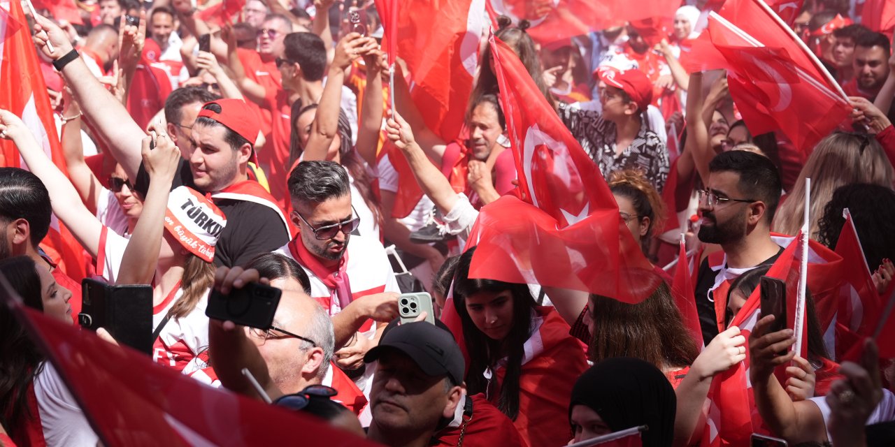 Berlin'e Uçuş Rekoru! Türkiye-Hollanda Maçı İçin Akın Ediyorlar