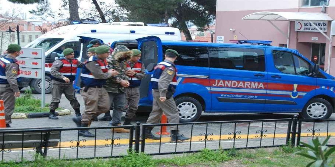 Gaziantep'te  Jandarma Operasyonu: 13 Şüpheli Silah Kaçakçılığı İle Gözaltında!"