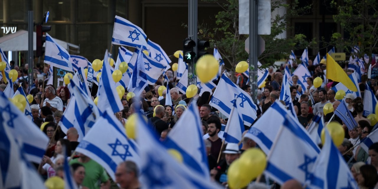 İsrail'de Halk Sokaklara İndi, Netanyahu'nun Konutuna Yürüyecekler