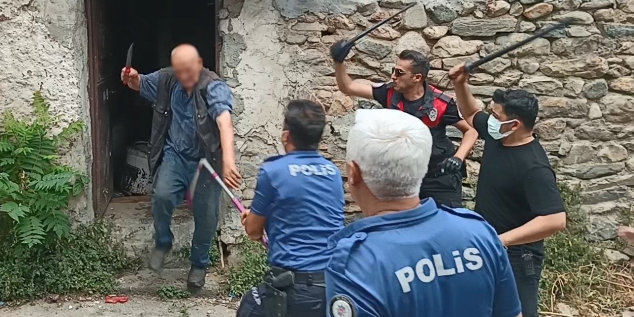 "Peygamberim" deyip polis bıçaklayan şahıs hastaneye yatırıldı