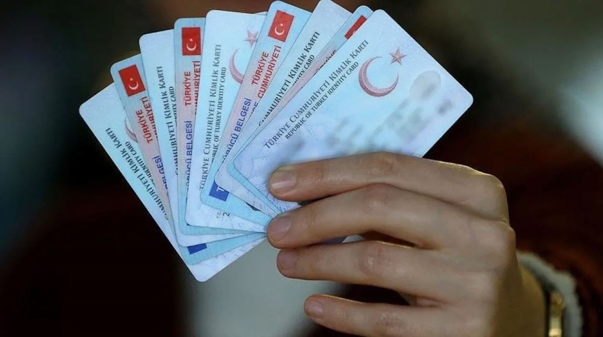 Türkiye Cumhuriyeti kimliği alacaklara çifte sorgu