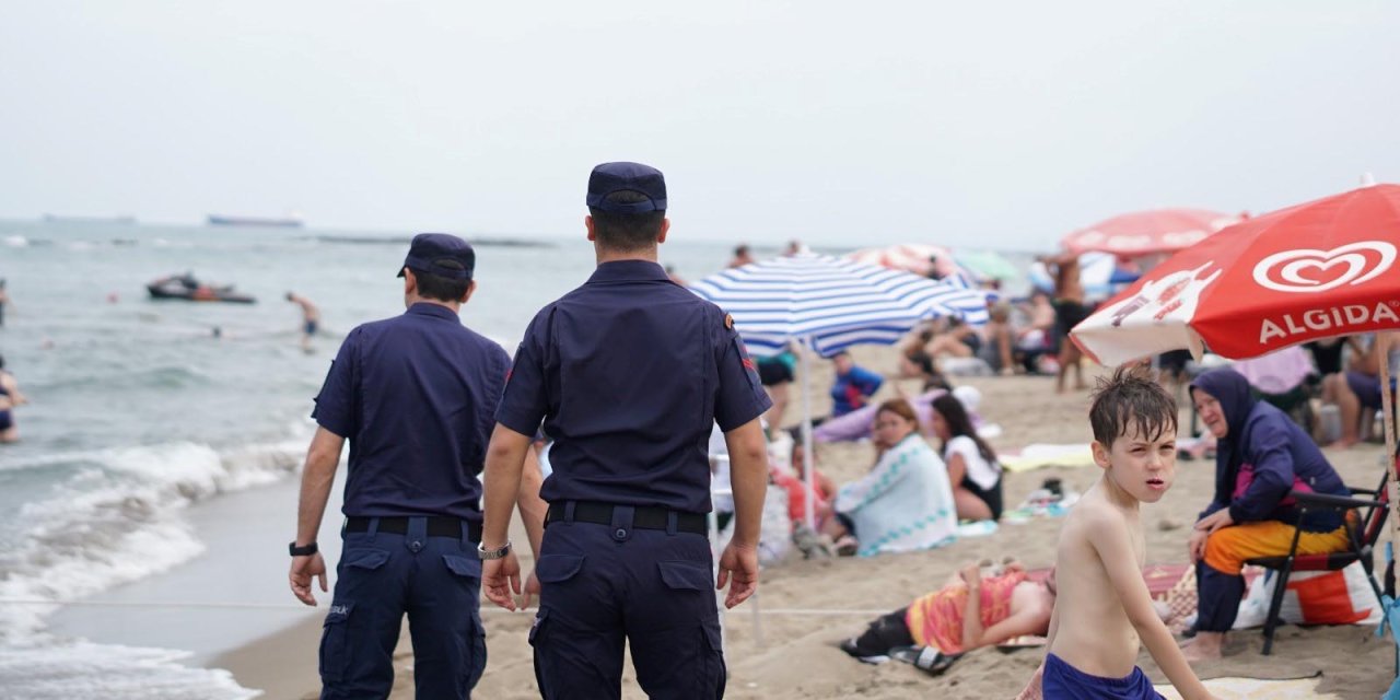 Yasaklı Denize Giren 30 Vatandaş'a Ceza Verildi