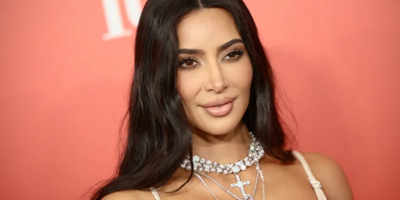 Kim Kardashian Yüzüne Sperm Enjekte Ettirdi