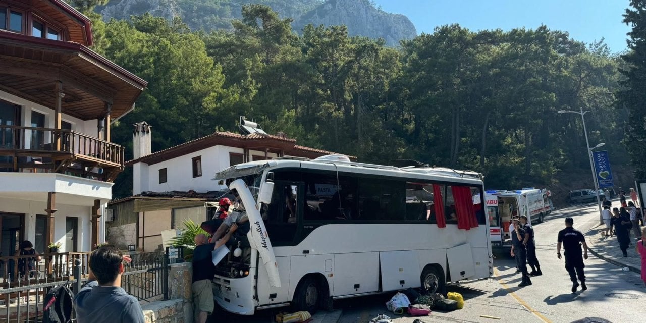Tur Otobüsünde Can Pazarı: 1 Ölü 32 Yaralı!