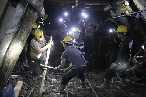 Polonya'da Maden Ocağı Çökmüştü: 2 İşçi Kurtarıldı