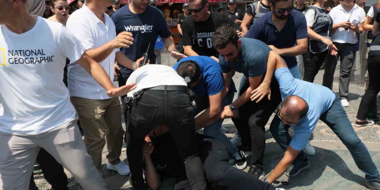Antalya'da LGBTİQ+ Eylemine Polis Müdahalesi: 4 Kişi Gözaltında