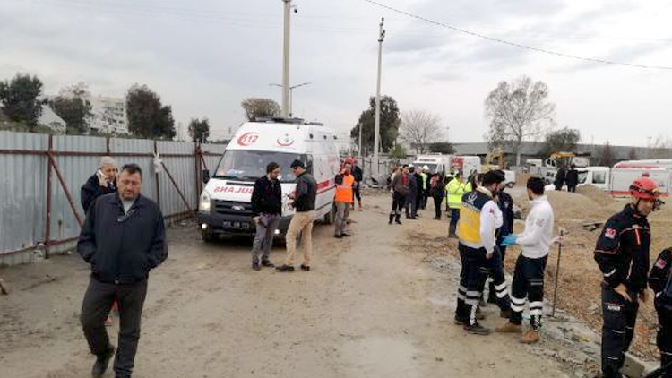 İzmir'de otopark inşaatında göçük: Kayıp bekçilere ulaşılmaya çalışılıyor