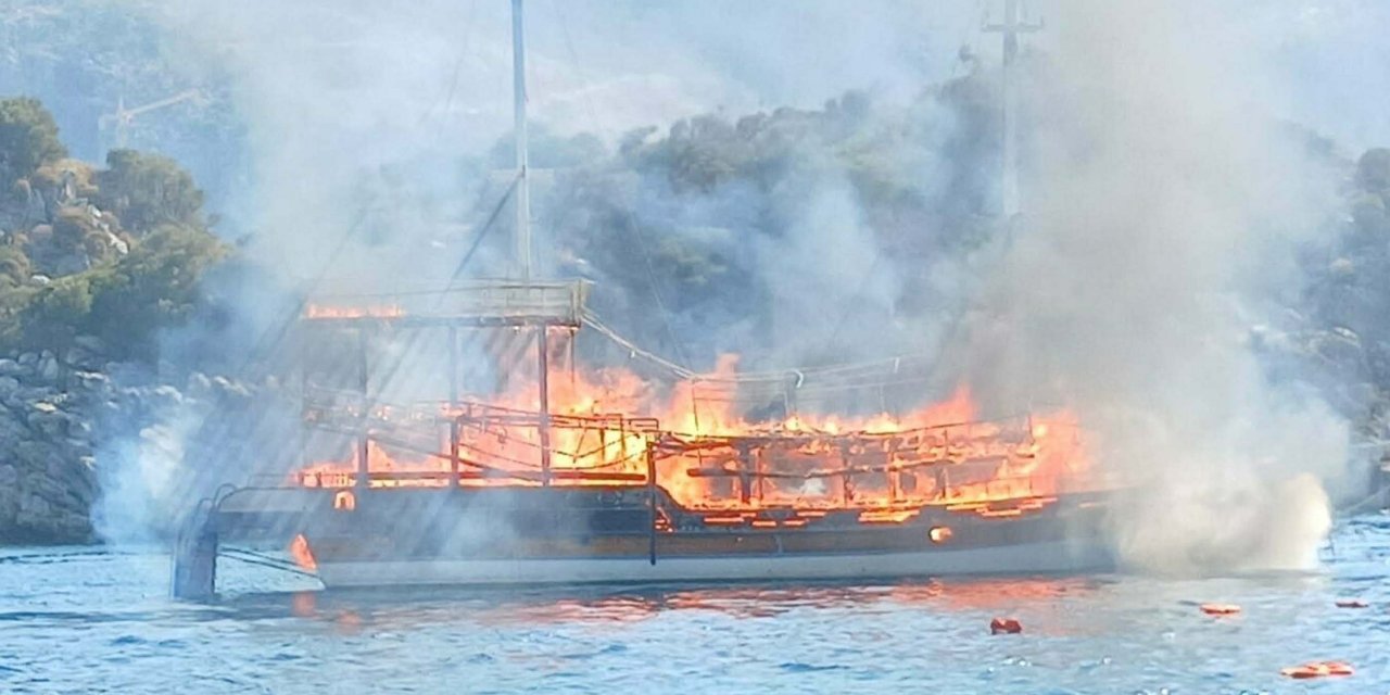Marmaris'teki Tur Teknesi Yangınında 2 gözaltı
