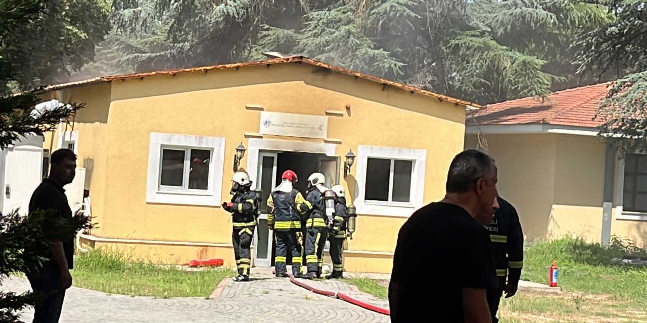 Gebze Üniversitesi'nde Yangın Çıktı: Kimyasal Maddelerin Kokusu Çevreye Yayıldı